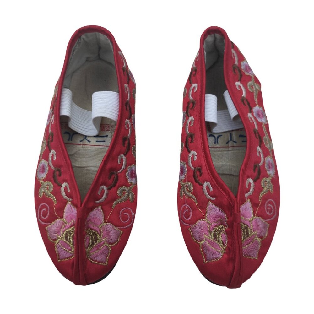 Traditional Chinese Shoes Red with Floral Embroidery Size 155/9